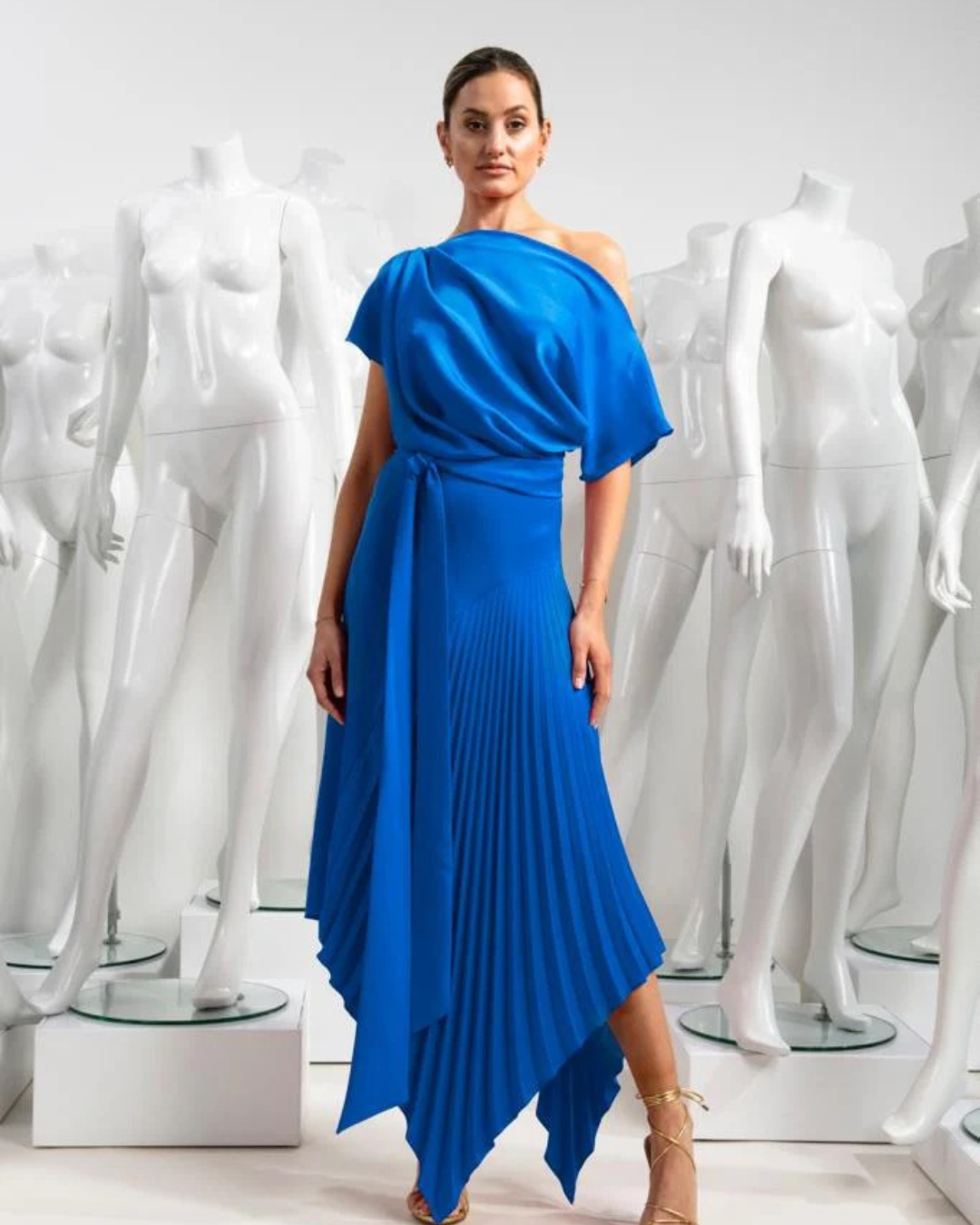 ‼️ 1 left ‼️ Size 16/18 - Kevan Jon - Mila Pleat Knee - Cobalt