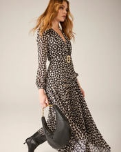 Load image into Gallery viewer, ‼️ 1 left ‼️ size 14 - Carla Ruiz - 51072 - PLEATED DRESS