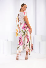Load image into Gallery viewer, Kevan Jon - Didi drape - Champagne Floral
