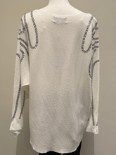 Load image into Gallery viewer, PARAMOUR - STUD JUMPER 8036