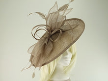 Load image into Gallery viewer, Max & Ellie - FD7 Fascinator