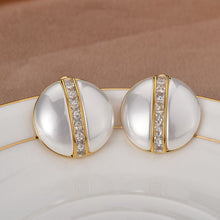 Load image into Gallery viewer, PCHA -  Earring 507 Pearl/Gold Stud
