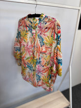 Load image into Gallery viewer, Malissa J - WF2391  - FLORAL STUD SHIRT
