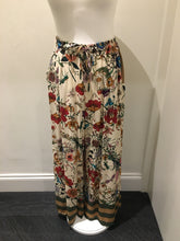 Load image into Gallery viewer, ‼️ 1 left ‼️ QBAW24 - SC  - PRINT TROUSER
