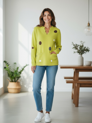 Women’s knit jumper with multicolour polka dots, notched neckline, long sleeves and front patch pockets – soft, cosy and perfect for stylish everyday layering.