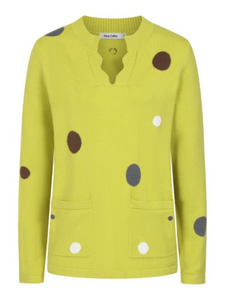 Women’s knit jumper with multicolour polka dots, notched neckline, long sleeves and front patch pockets – soft, cosy, and perfect for stylish everyday layering.