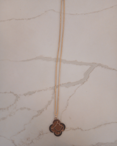 Gold necklace with a clover-shaped pendant 