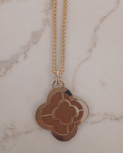 Gold necklace with a clover-shaped pendant 