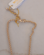 Load image into Gallery viewer, Gold necklace with a clover-shaped pendant 
