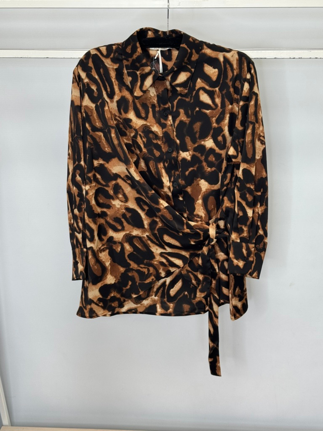 Malissa J WF2572 women’s leopard print shirt – longline wrap shirt with button-down front, tie waist detail and collared neckline in brown and black animal print