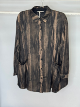 Load image into Gallery viewer, Malissa J WF2608A bronze shirt for women - longline abstract print button-down blouse with collar, cuffed sleeves and side pockets. Elegant layering shirt for casual, smart or evening wear.
