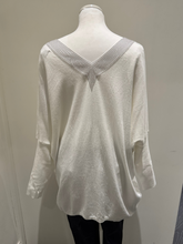 Load image into Gallery viewer, PARAMOUR - V JUMPER 8002
