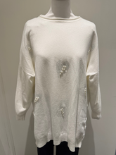 Load image into Gallery viewer, PARAMOUR - HEARTS JUMPER 8037
