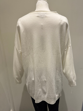 Load image into Gallery viewer, PARAMOUR - HEARTS JUMPER 8037
