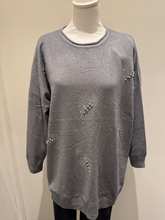 Load image into Gallery viewer, PARAMOUR - HEARTS JUMPER 8037
