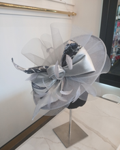 Load image into Gallery viewer, Snoxell &amp; Gwyther - 840 Fascinator
