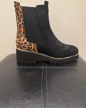 Load image into Gallery viewer, LUNAR - NAKITA BLACK ANKLE BOOT
