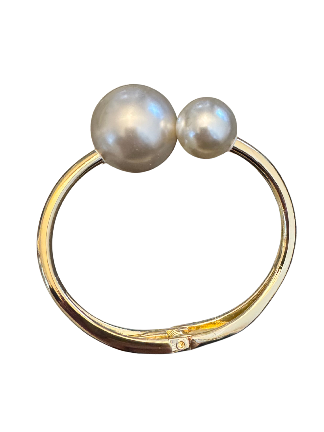 QB25 Gold Pearl Statement Bracelet open bracelet with twin pearl detailing elegant women’s jewellery piece perfect for day to night and occasionwear styling.