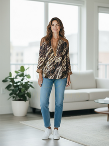 QBAW25 BC women’s animal print blouse with notch neckline, long sleeves, and relaxed silhouette – stylish top for versatile day-to-night wear.
