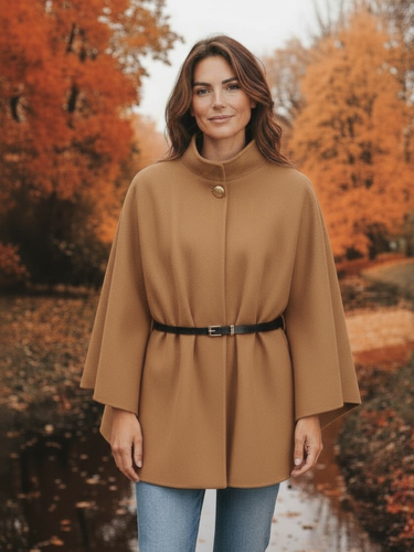 The QBAW25 RR Camel Carrie Cape features a structured silhouette with wide sleeves, a high neckline and elegant gold button detailing. Finished with a detachable belt for a flattering fit, this chic cape blends timeless tailoring with modern sophistication - perfect for layering over seasonal outfits.