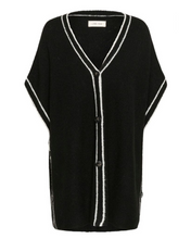 Load image into Gallery viewer, CREAM - RAMS KNIT PONCHO
