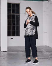 Load image into Gallery viewer, NAYA - NAW25 311 Mottled Print Top
