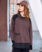 Load image into Gallery viewer, NAYA - NAW25 127 Sweatshirt with Pockets
