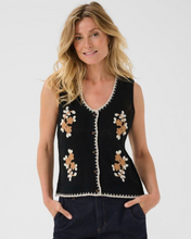Load image into Gallery viewer, CREAM - FRUST KNIT VEST
