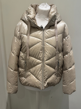 Load image into Gallery viewer, Deck By Decollage 2207 Champagne Jacket

