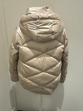 Load image into Gallery viewer, Deck By Decollage 2207 Champagne Jacket
