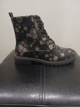 Load image into Gallery viewer, LUNAR - DAZZLE BLACK FLORAL BOOT

