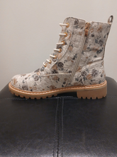 Load image into Gallery viewer, LUNAR - DAZZLE BEIGE FLORAL BOOT
