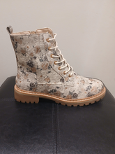 Load image into Gallery viewer, LUNAR - DAZZLE BEIGE FLORAL BOOT
