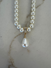 Load image into Gallery viewer, Nouvelle Pearl Necklace
