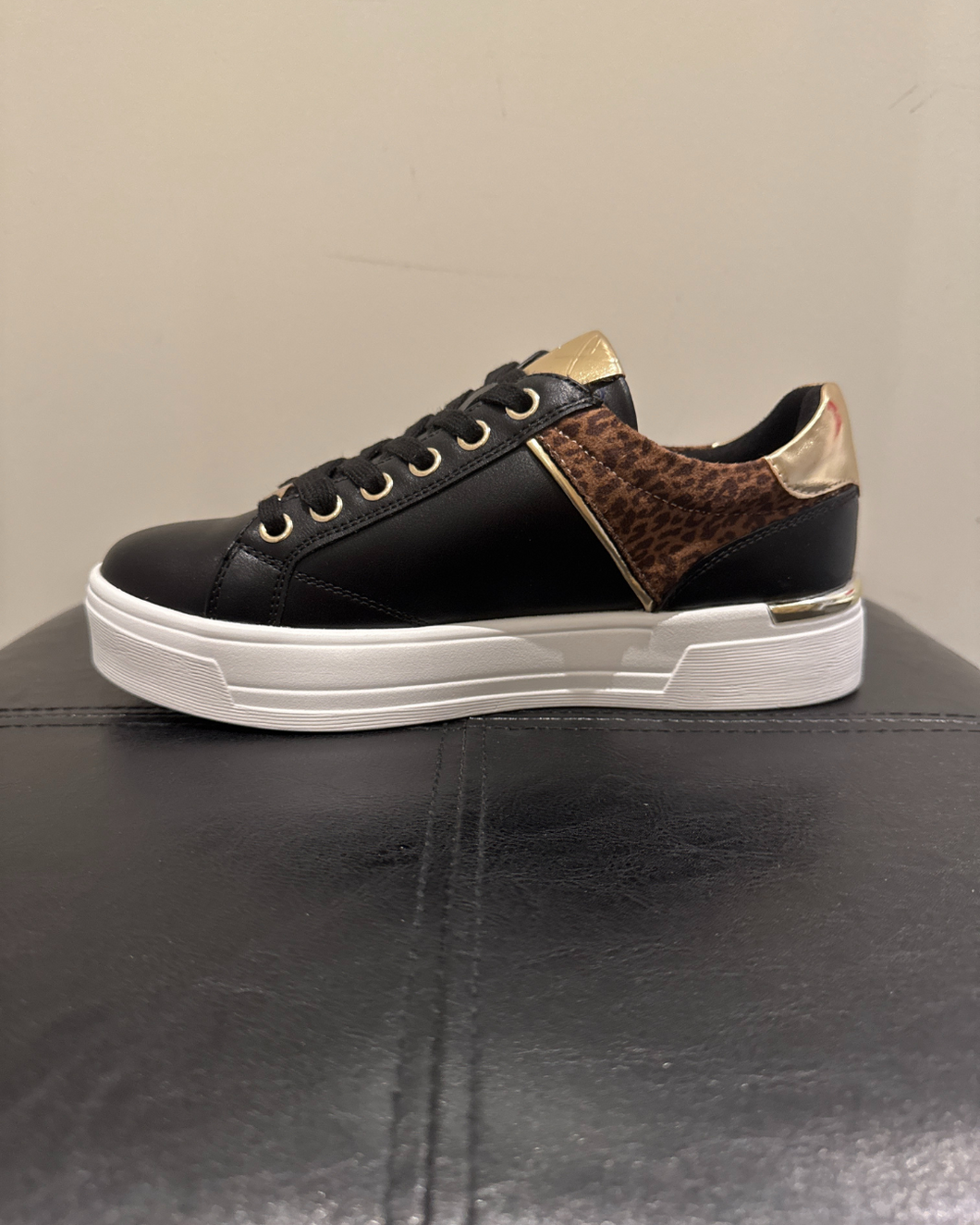 LUNAR - TONGA BLACK TRAINER