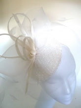 Load image into Gallery viewer, Snoxell &amp; Gwyther - SG 809 fascinator
